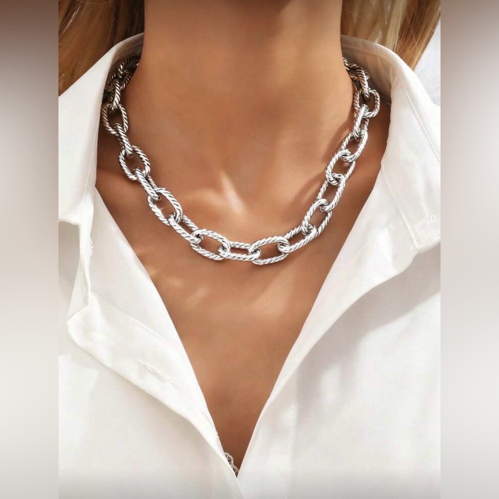 Silver Tone Chain‎ Necklace